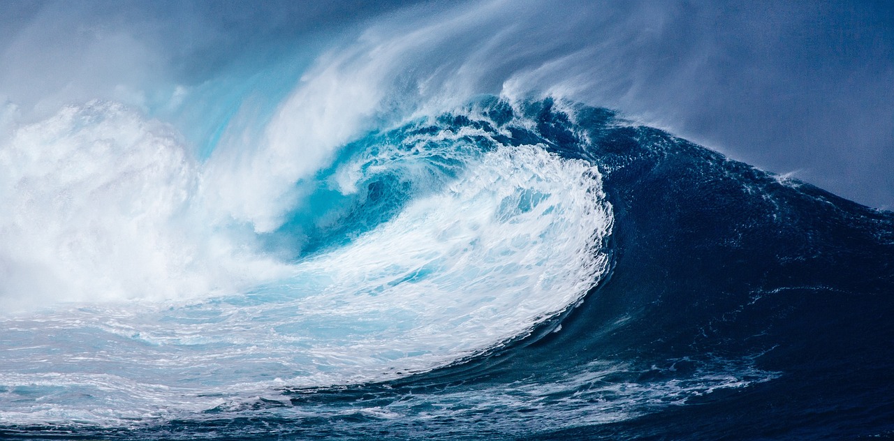Mastering the Art of Ocean Waves: A Painting Tutorial